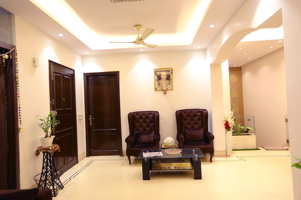Jr Residency Hotel New Delhi Exterior photo