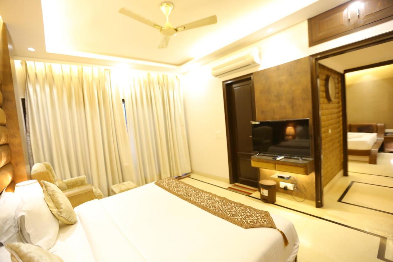 Jr Residency Hotel New Delhi Exterior photo