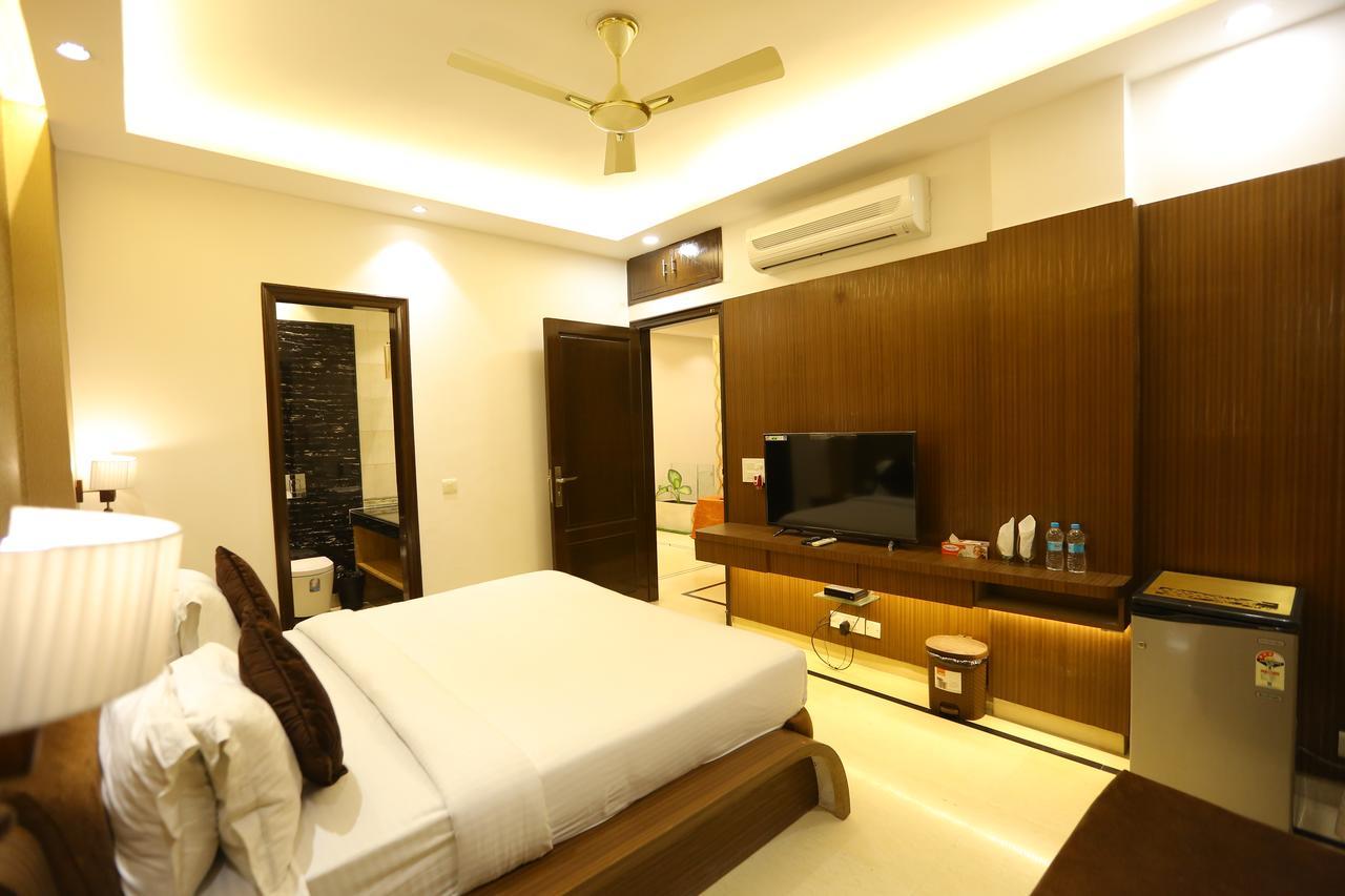 Jr Residency Hotel New Delhi Exterior photo